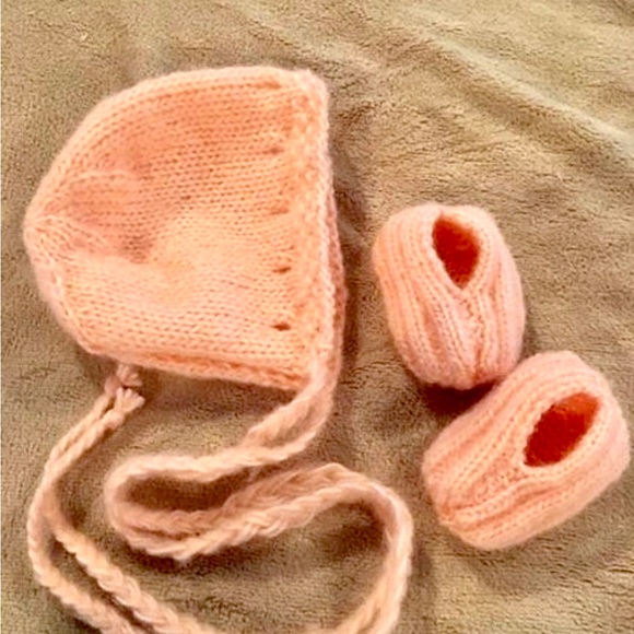 NWT Hand Knit Newborn Bonnet & Footie Set Mohair/Wool/Acrylic Blend Size Newborn - Picture 6 of 7